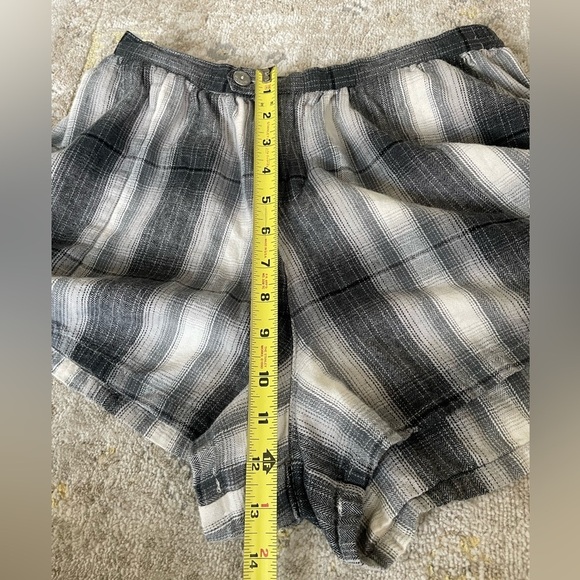 Gypsy Warrior Plaid Flannel Short - Picture 9 of 12